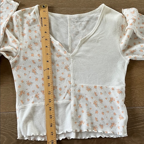 American Eagle Patchwork Floral V-Neck Top size small - Picture 7 of 9